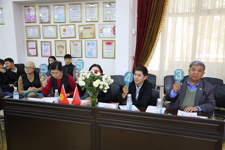 Об интеллектуальной игре «Знатоки экономики» Гуманитарно-экономического колледжа МНУ